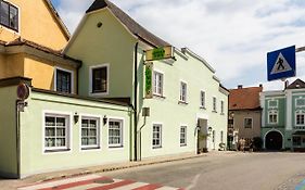 Gruener Baum Wachau - Retro Fruehstueckspension